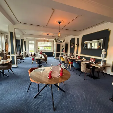 Hotel Les 3 Rois By Yy