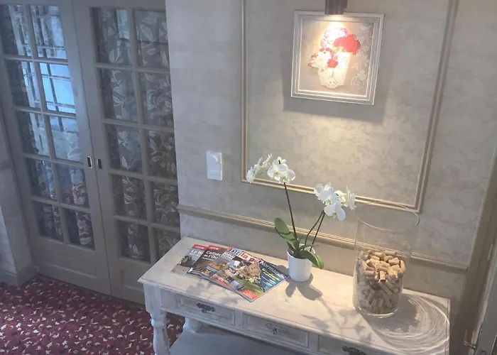 Les 3 Rois By Yy Hotel 2*