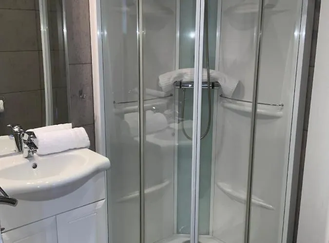 Les 3 Rois By Yy Hotel 2*