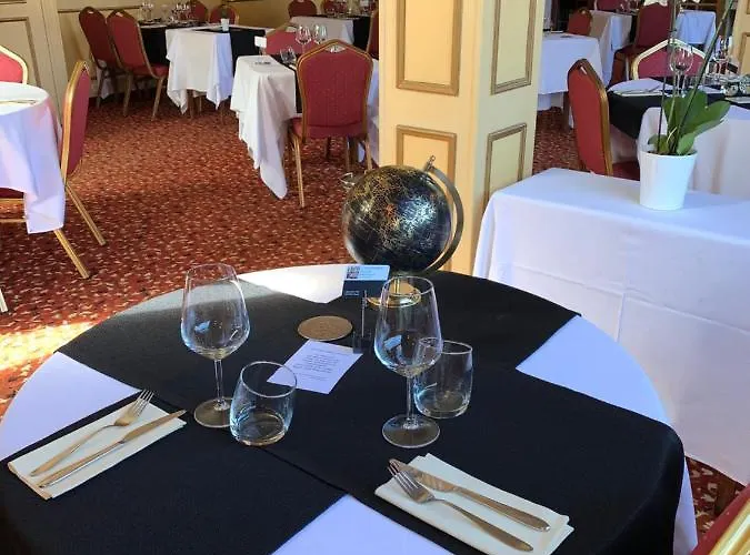 Hotel Les 3 Rois By Yy 2*