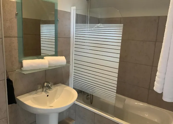 Hotel Les 3 Rois By Yy