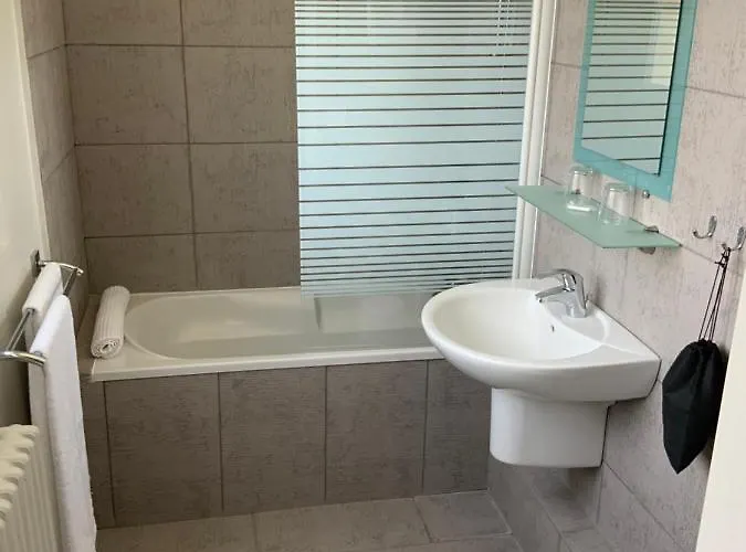 Les 3 Rois By Yy 2* Villers-Bocage (Calvados)