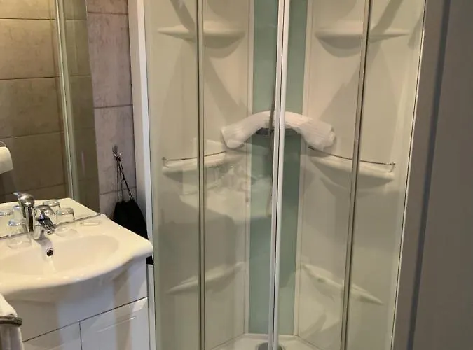 Hotel Les 3 Rois By Yy